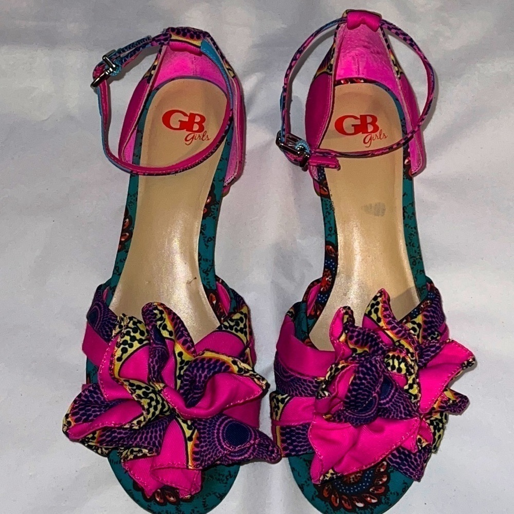 Gianni Bini GB colorful fabric girl’s shoes ankle strap left Sz 5 right Sz 4